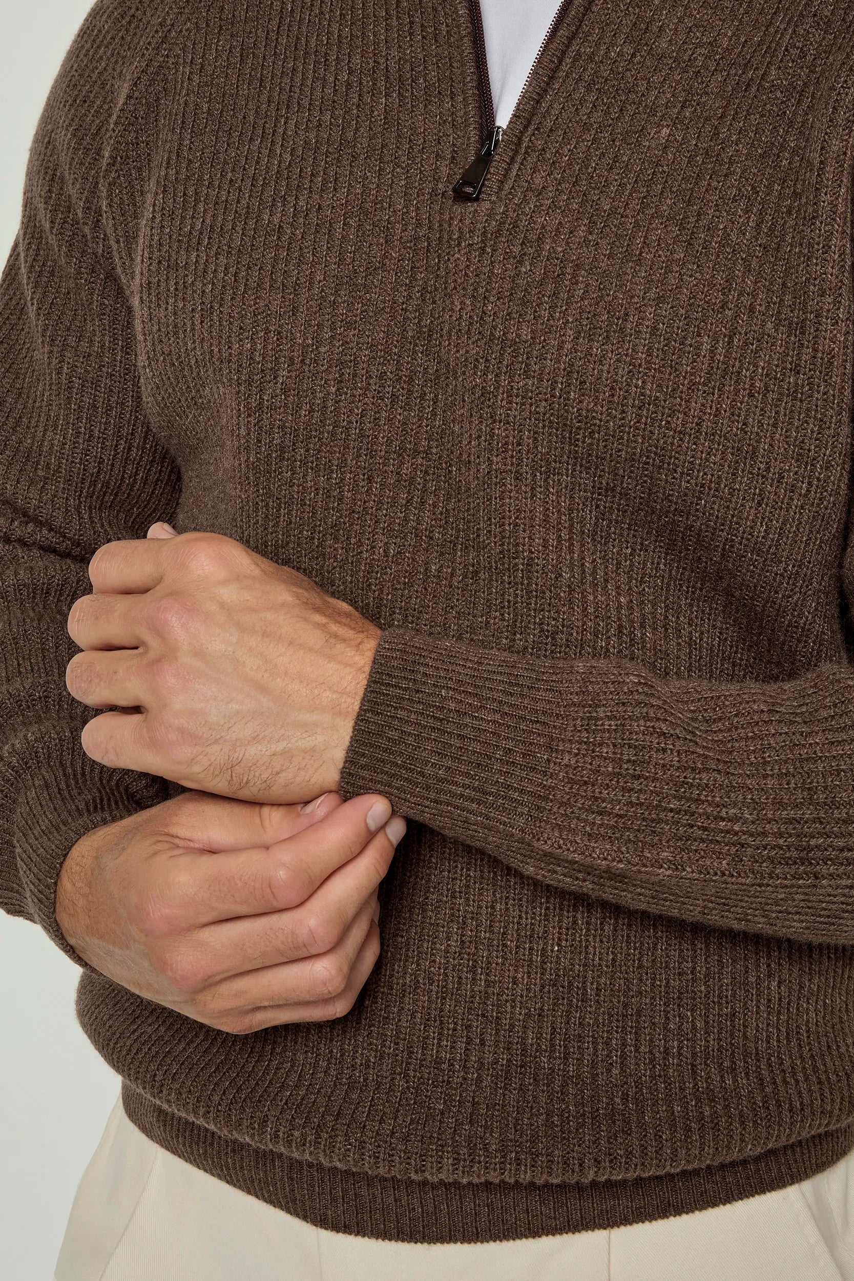 Pull à col zippé en laine mérinos marron pour homme