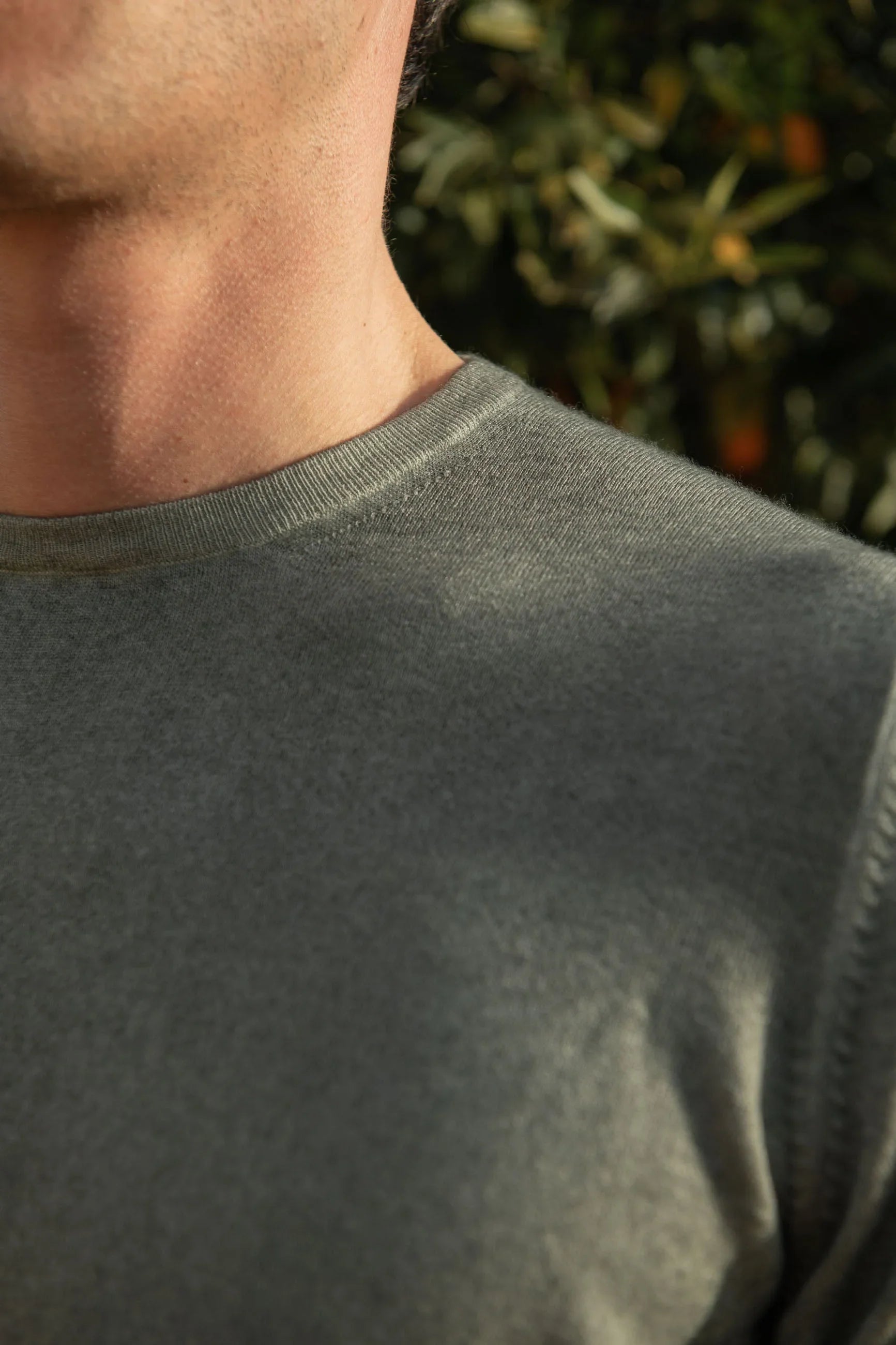 Super-light green cashmere round-neck sweater