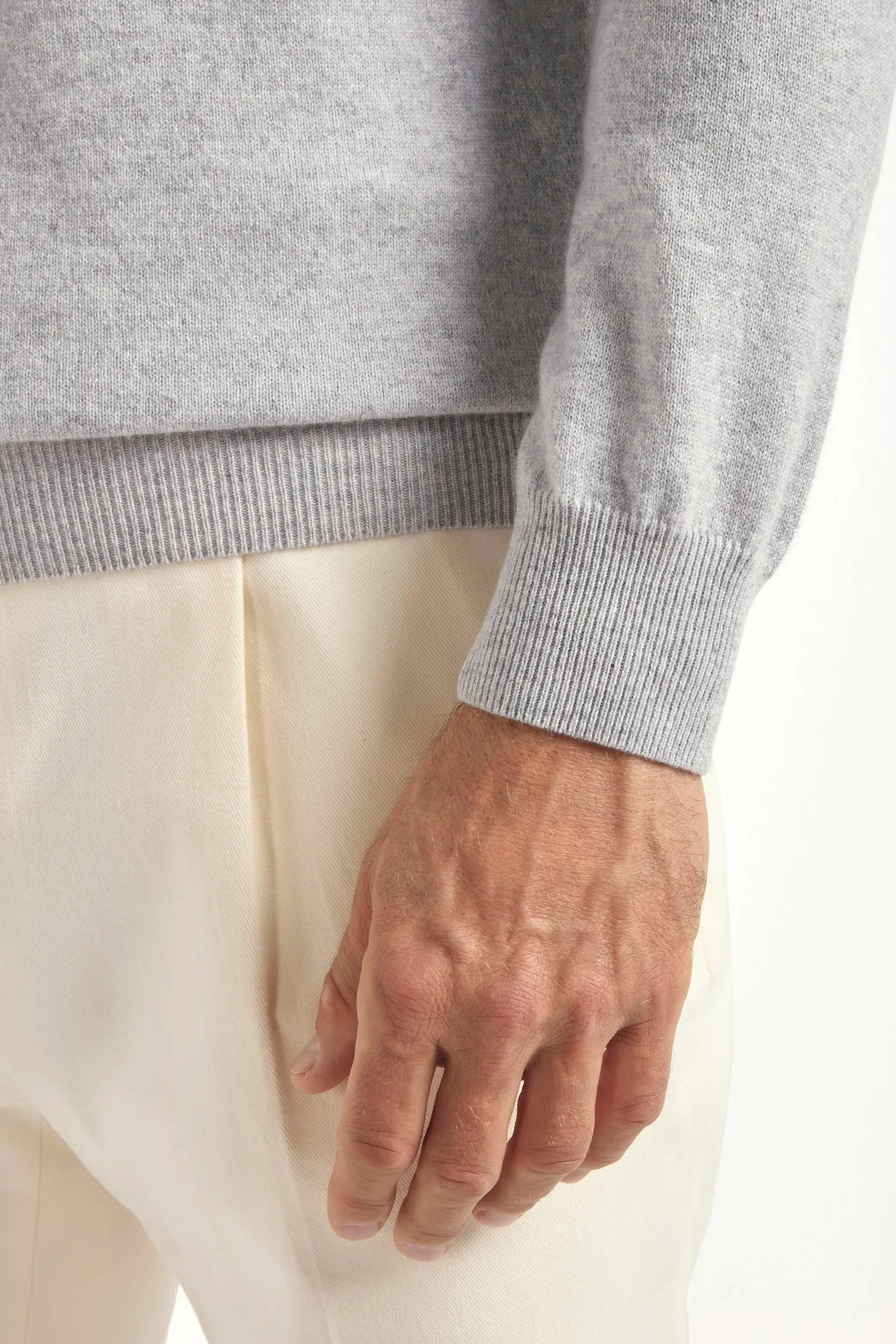Ice gray cashmere sweater round neck