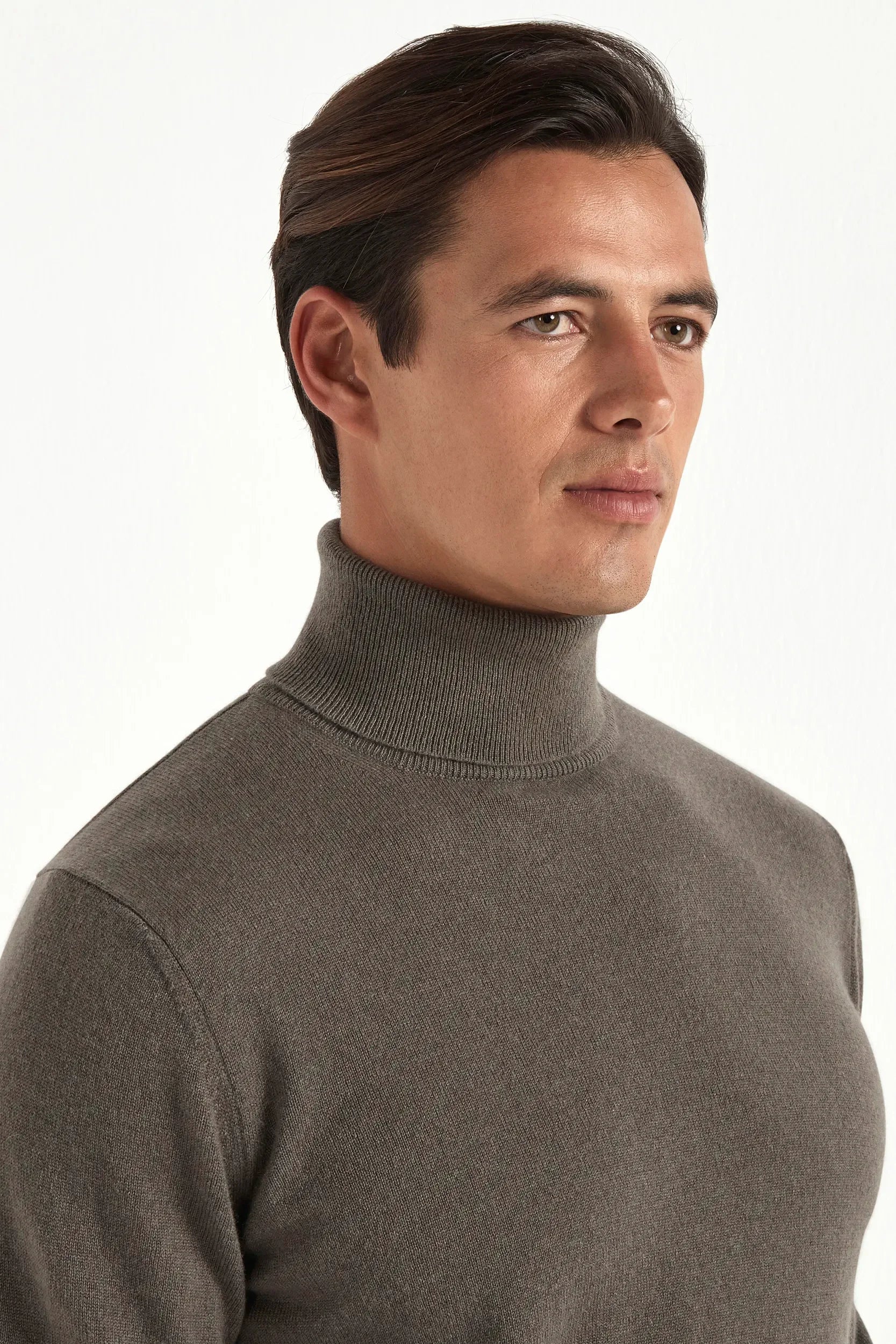 pull à col roulé en cachemire taupe foncé