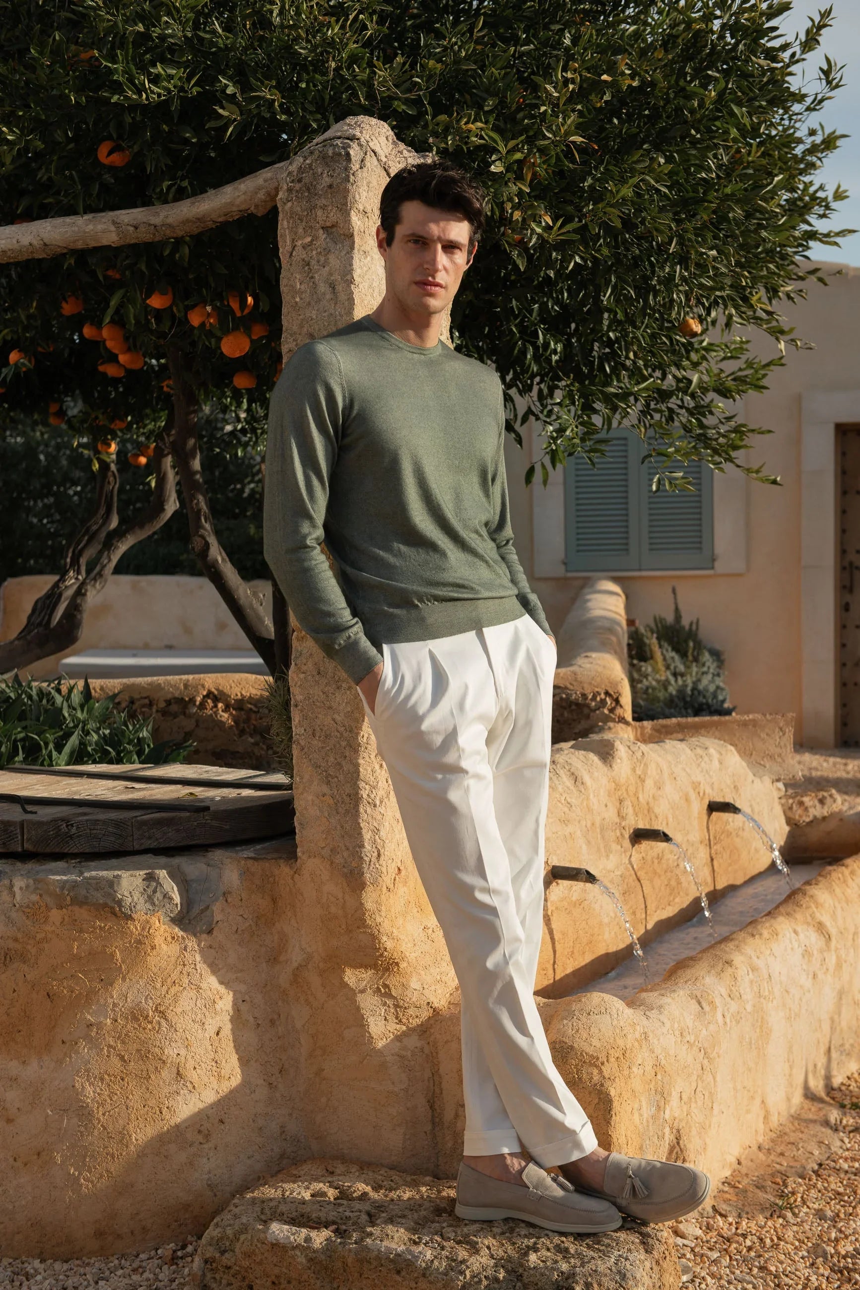 Super-light green cashmere round-neck sweater