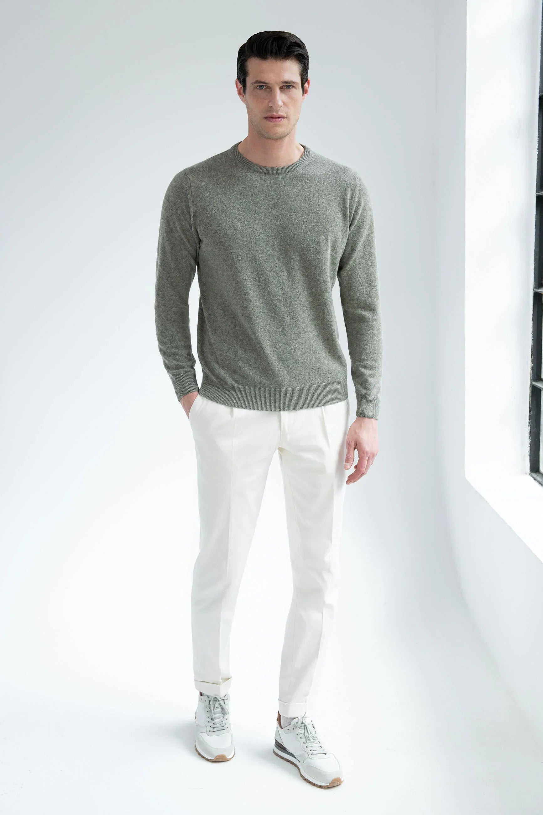 Round-neck sage cashmere sweater