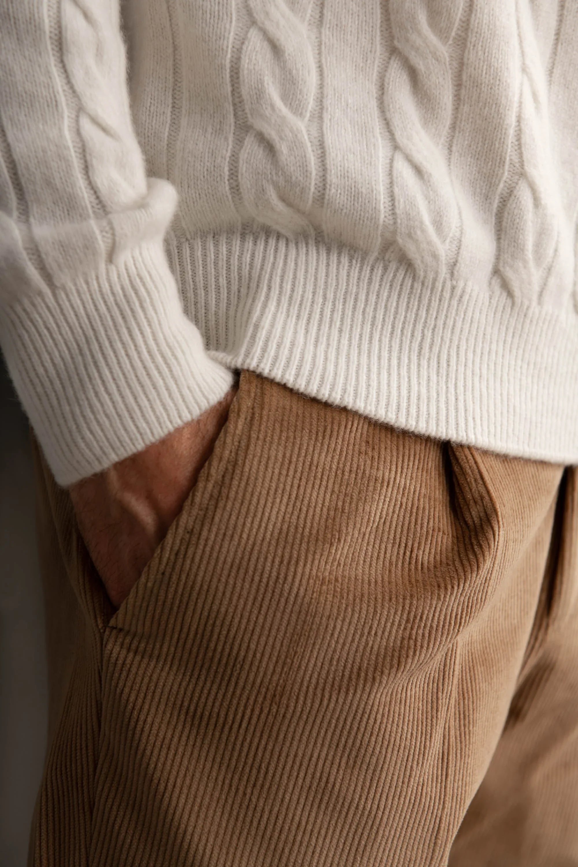 Pull blanc en maille torsadée